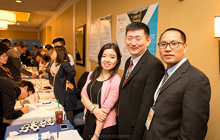 豪门国际官网SAPA年会代表：：：左→右：：： 刘雯颖博士、、汪俊博士、、王建峰博士