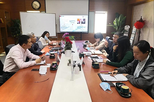 豪门国际官网陈春麟博士、、化学部及生物部高级副总裁任峰博士、、商务开展部副总裁蔡金娜博士热情接待研究院一行，并介绍了公司情形。。