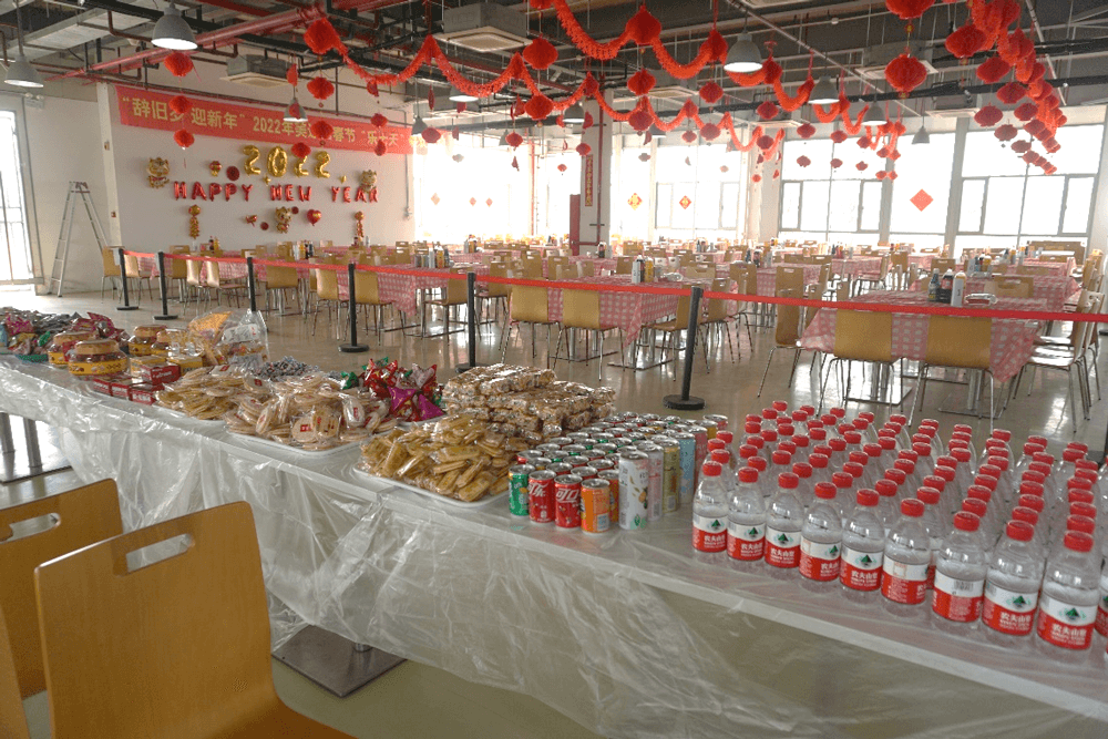 豪门国际官网还为同伴们准备了水果、零食、饮料等